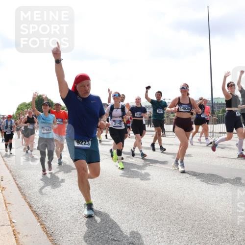 29.06.2025 - hella hamburg halbmarathon Lena Gebhardt http://msf.ph/oto/8415214 29.06.2025 10:42:14 Lombardsbrücke 1161, 3276, 12682, 14486, 9223, 14530, 5671, 1184, 2145, 1039, 1150, 1360, 1624, 1648, 1712, 1752, 1929, 1957, 2069, 2134, 2145, 2523, 2974, 3276, 3326, 3459, 3460, 3568, 3605, 4329, 4353, 4735, 4736, 4885, 4891, 4892, 5403, 5419, 5432, 5671, 5810, 6136, 6137, 6153, 6320, 6430, 6436, 6618, 6828, 6837, 6846, 6917, 7040, 7260, 7357, 7477, 7557, 7666, 7955, 8014, 8300, 8301, 8443, 8459, 8525, 8526, 8712, 8816, 8908, 9008, 9223, 9370, 9467, 9980, 10027, 10532, 10623 meine-sportfotos.de