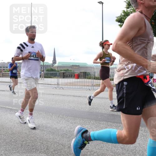 29.06.2025 - hella hamburg halbmarathon Lena Gebhardt http://msf.ph/oto/8415218 29.06.2025 10:17:31 Lombardsbrücke 76, 15465, 7011, 8435, 18060, 1015, 1083, 1137, 1204, 1274, 1298, 1348, 1356, 1458, 1477, 1749, 1795, 2094, 2259, 2305, 2548, 2860, 2908, 3210, 3292, 3464, 3466, 3802, 3803, 4194, 4218, 4852, 5002, 5023, 5390, 5611, 5733, 5929, 5930, 5995, 6126, 6128, 6254, 6336, 6352, 6520, 6522, 6786, 7011, 7258, 7291, 7410, 7413, 7445, 7566, 7647, 7844, 7945, 8144, 8210, 8253, 8309, 8351, 8433, 8558, 8895, 8983, 9152, 9259, 9400, 9798, 9848 meine-sportfotos.de