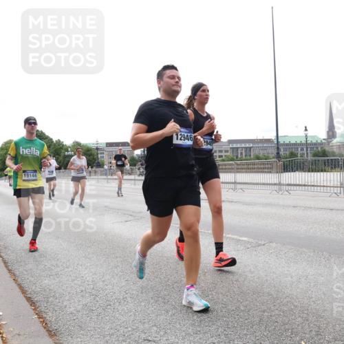 29.06.2025 - hella hamburg halbmarathon Lena Gebhardt http://msf.ph/oto/8415257 29.06.2025 10:26:10 Lombardsbrücke 12946, 19144, 2945, 1300, 1479, 1481, 3617, 3765, 4267, 4268, 4315, 4378, 4797, 4844, 5497, 6159, 6663, 6905, 7929, 8276, 8306, 8357, 8674, 8881, 8942, 10104, 10219, 11107, 11139, 11596, 11699, 11828, 11859, 12074, 12505, 12826, 12827, 12838, 12945, 12946, 14063, 14179, 14223, 14356, 14726, 16289, 16354, 16381, 16927, 17369, 17712, 19144 meine-sportfotos.de