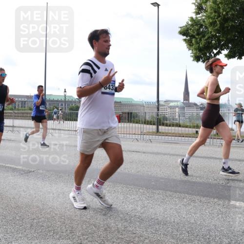29.06.2025 - hella hamburg halbmarathon Lena Gebhardt http://msf.ph/oto/8415265 29.06.2025 10:17:31 Lombardsbrücke 28, 15465, 7011, 8433, 1015, 1083, 1137, 1204, 1274, 1298, 1348, 1356, 1458, 1477, 1749, 1795, 2094, 2259, 2305, 2548, 2860, 2908, 3210, 3292, 3464, 3466, 3802, 3803, 4194, 4218, 4852, 5002, 5023, 5390, 5611, 5733, 5929, 5930, 5995, 6126, 6128, 6254, 6336, 6352, 6520, 6522, 6786, 7011, 7258, 7291, 7410, 7413, 7445, 7566, 7647, 7844, 7945, 8144, 8210, 8253, 8309, 8351, 8433, 8558, 8895, 8983, 9152, 9259, 9400, 9798, 9848 meine-sportfotos.de