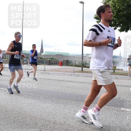 29.06.2025 - hella hamburg halbmarathon Lena Gebhardt http://msf.ph/oto/8415334 29.06.2025 10:17:32 Lombardsbrücke 176, 7011, 18469, 43, 1015, 1083, 1137, 1204, 1274, 1298, 1348, 1356, 1458, 1477, 1749, 1795, 2094, 2259, 2305, 2548, 2860, 2908, 3138, 3210, 3292, 3464, 3466, 3802, 3803, 4194, 4218, 4852, 5002, 5023, 5390, 5611, 5733, 5929, 5930, 5995, 6126, 6128, 6254, 6336, 6352, 6520, 6522, 6786, 7011, 7258, 7291, 7410, 7413, 7445, 7566, 7647, 7844, 7945, 8144, 8210, 8253, 8309, 8351, 8433, 8558, 8895, 8983, 9152, 9259, 9400, 9798, 9848 meine-sportfotos.de