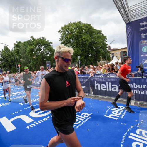 29.06.2025 - hella hamburg halbmarathon Zöllner http://msf.ph/oto/8415343 29.06.2025 10:49:05 Ziel 1381, 1452, 2260, 3213, 3985, 4847, 4890, 7297, 8302, 8821, 8889, 9695, 12534, 13183, 13614, 13688, 16627, 17632 meine-sportfotos.de