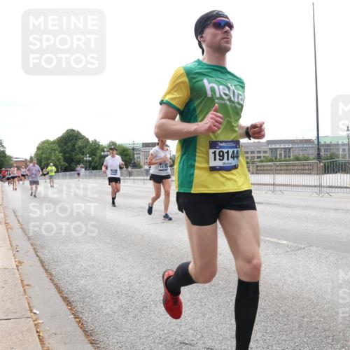 29.06.2025 - hella hamburg halbmarathon Lena Gebhardt http://msf.ph/oto/8415347 29.06.2025 10:26:11 Lombardsbrücke 14179, 19144, 1300, 1479, 1481, 3617, 3765, 4267, 4268, 4315, 4378, 4797, 4844, 5497, 6159, 6663, 6905, 7929, 8276, 8306, 8357, 8674, 8881, 8942, 10104, 10219, 11107, 11139, 11596, 11699, 11828, 11859, 12074, 12505, 12826, 12827, 12838, 12945, 12946, 13264, 14063, 14179, 14223, 14356, 14726, 14930, 16354, 16927, 17369, 17712, 19144 meine-sportfotos.de