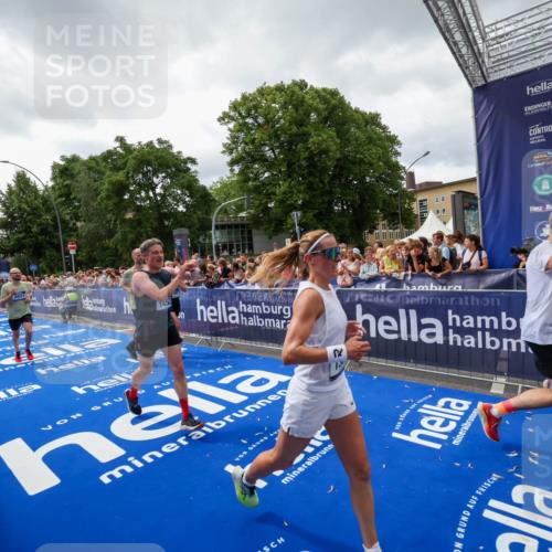 29.06.2025 - hella hamburg halbmarathon Zöllner http://msf.ph/oto/8415371 29.06.2025 10:49:06 Ziel 1381, 1452, 2260, 3985, 4832, 4847, 4890, 7297, 8302, 8821, 8889, 9695, 13183, 13614, 13688, 16627, 17632 meine-sportfotos.de
