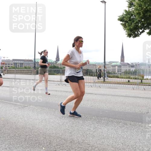 29.06.2025 - hella hamburg halbmarathon Lena Gebhardt http://msf.ph/oto/8415432 29.06.2025 10:26:14 Lombardsbrücke 14726, 1300, 1479, 3617, 4267, 4268, 4315, 4797, 4844, 5497, 6159, 6663, 6905, 7929, 8276, 8306, 8357, 8674, 8942, 10104, 10219, 11107, 11139, 11596, 11699, 11828, 11859, 12074, 12126, 12826, 12827, 12838, 12945, 12946, 13264, 14063, 14179, 14223, 14356, 14726, 14930, 16927, 17369, 17712, 18087, 19144 meine-sportfotos.de