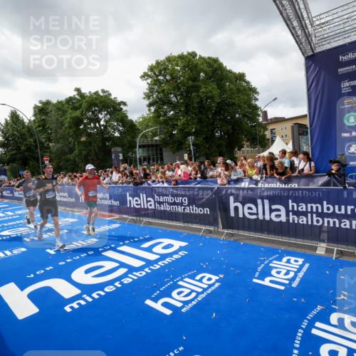 29.06.2025 - hella hamburg halbmarathon Zöllner http://msf.ph/oto/8415444 29.06.2025 10:49:10 Ziel 4832, 4847, 4890, 6389, 7297, 8302, 10184, 13614, 15523, 16414, 16627, 16731, 17173, 17632, 18598, 18842 meine-sportfotos.de