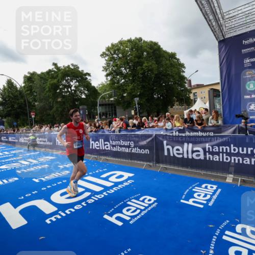29.06.2025 - hella hamburg halbmarathon Zöllner http://msf.ph/oto/8415454 29.06.2025 10:26:13 Ziel 16615 meine-sportfotos.de
