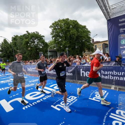 29.06.2025 - hella hamburg halbmarathon Zöllner http://msf.ph/oto/8415463 29.06.2025 10:49:12 Ziel 2013, 4832, 4847, 4890, 6389, 10184, 13614, 15523, 16414, 16627, 16731, 17173, 18598, 18842 meine-sportfotos.de