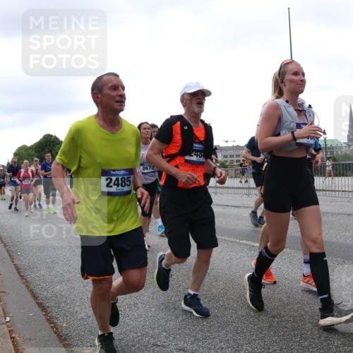 29.06.2025 - hella hamburg halbmarathon Lena Gebhardt http://msf.ph/oto/8415470 29.06.2025 10:51:34 Lombardsbrücke 2485, 8672, 2404, 2023, 1203, 1404, 1478, 1617, 1997, 2202, 2308, 2380, 2484, 2485, 2593, 2736, 2778, 3240, 3934, 3991, 4156, 4652, 4713, 4748, 4808, 4878, 4920, 5291, 5357, 5394, 5530, 5534, 5716, 5717, 6007, 6091, 6604, 6885, 6945, 6947, 6954, 6961, 7012, 7769, 7841, 7871, 7992, 8040, 8125, 8399, 8410, 8672, 9166, 9167, 9220, 9340, 9462, 9582, 9583, 9590, 9594, 9673, 9763, 10496, 10521, 10693, 10830, 11034, 11268, 11575, 11875, 12065 meine-sportfotos.de