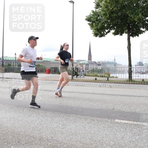 29.06.2025 - hella hamburg halbmarathon Lena Gebhardt http://msf.ph/oto/8415489 29.06.2025 10:26:14 Lombardsbrücke 14726, 11139, 1300, 1479, 3617, 4267, 4268, 4315, 4797, 4844, 5497, 6159, 6663, 6905, 7929, 8276, 8306, 8357, 8674, 8942, 10104, 10219, 11107, 11139, 11596, 11699, 11828, 11859, 12074, 12126, 12826, 12827, 12838, 12945, 12946, 13264, 14063, 14179, 14223, 14356, 14726, 14930, 16927, 17369, 17712, 18087, 19144 meine-sportfotos.de
