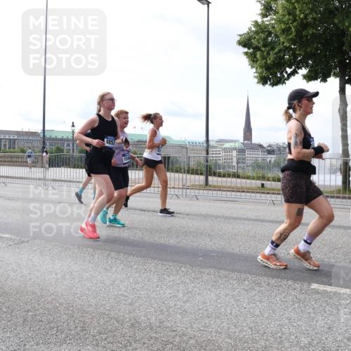 29.06.2025 - hella hamburg halbmarathon Lena Gebhardt http://msf.ph/oto/8415495 29.06.2025 10:17:34 Lombardsbrücke 4852, 154, 1015, 1083, 1137, 1204, 1274, 1298, 1356, 1458, 1477, 1622, 1749, 1795, 2094, 2259, 2305, 2548, 2860, 2908, 3138, 3210, 3292, 3464, 3466, 3802, 3803, 4194, 4218, 4852, 5002, 5023, 5290, 5390, 5611, 5733, 5929, 5930, 5995, 6126, 6128, 6254, 6336, 6352, 6520, 6522, 6786, 7011, 7258, 7291, 7410, 7413, 7445, 7566, 7647, 7844, 7945, 8144, 8210, 8253, 8309, 8351, 8433, 8558, 8895, 8983, 9152, 9259, 9400, 9798, 9848, 10174 meine-sportfotos.de