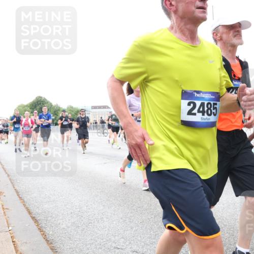 29.06.2025 - hella hamburg halbmarathon Lena Gebhardt http://msf.ph/oto/8415500 29.06.2025 10:51:34 Lombardsbrücke 9582, 2485, 1359, 1203, 1404, 1478, 1617, 1997, 2202, 2308, 2380, 2484, 2485, 2593, 2736, 2778, 3240, 3934, 3991, 4156, 4652, 4713, 4748, 4808, 4878, 4920, 5291, 5357, 5394, 5530, 5534, 5716, 5717, 6007, 6091, 6604, 6885, 6945, 6947, 6954, 6961, 7012, 7769, 7841, 7871, 7992, 8040, 8125, 8399, 8410, 8672, 9166, 9167, 9220, 9340, 9462, 9582, 9583, 9590, 9594, 9673, 9763, 10496, 10521, 10693, 10830, 11034, 11268, 11575, 11875, 12065 meine-sportfotos.de