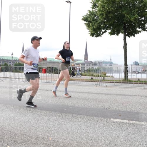 29.06.2025 - hella hamburg halbmarathon Lena Gebhardt http://msf.ph/oto/8415501 29.06.2025 10:26:15 Lombardsbrücke 14726, 11135, 1300, 1479, 3617, 4267, 4268, 4315, 4797, 4844, 5497, 6159, 6663, 6905, 7929, 8276, 8306, 8357, 8674, 8942, 10104, 10219, 11107, 11139, 11596, 11699, 11828, 11859, 12074, 12126, 12826, 12827, 12838, 12945, 12946, 13264, 14063, 14179, 14223, 14356, 14726, 14930, 17369, 17712, 18087, 19144 meine-sportfotos.de