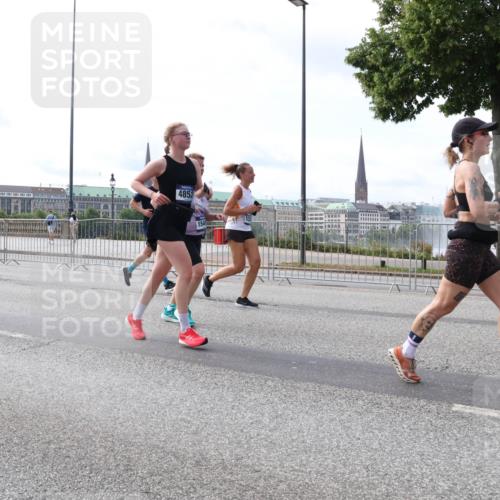 29.06.2025 - hella hamburg halbmarathon Lena Gebhardt http://msf.ph/oto/8415513 29.06.2025 10:17:34 Lombardsbrücke 4852, 1015, 1083, 1137, 1204, 1274, 1298, 1356, 1458, 1477, 1622, 1749, 1795, 2094, 2259, 2305, 2548, 2860, 2908, 3138, 3210, 3292, 3464, 3466, 3802, 3803, 4194, 4218, 4852, 5002, 5023, 5290, 5390, 5611, 5733, 5929, 5930, 5995, 6126, 6128, 6254, 6336, 6352, 6520, 6522, 6786, 7011, 7258, 7291, 7410, 7413, 7445, 7566, 7647, 7844, 7945, 8144, 8210, 8253, 8309, 8351, 8433, 8558, 8895, 8983, 9152, 9259, 9400, 9798, 9848, 10174 meine-sportfotos.de