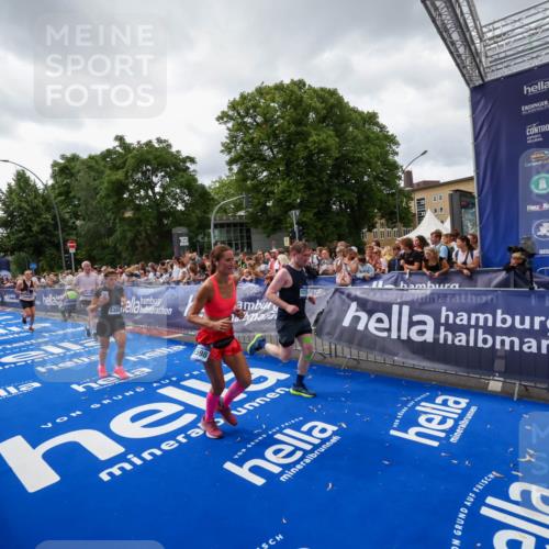 29.06.2025 - hella hamburg halbmarathon Zöllner http://msf.ph/oto/8415526 29.06.2025 10:49:15 Ziel 2013, 4832, 6389, 8112, 9348, 10184, 13450, 15523, 16369, 16414, 16731, 17173, 18598, 18842 meine-sportfotos.de