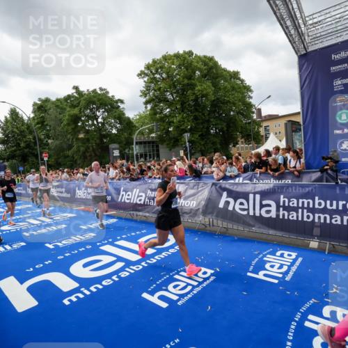 29.06.2025 - hella hamburg halbmarathon Zöllner http://msf.ph/oto/8415536 29.06.2025 10:49:16 Ziel 2013, 6389, 8112, 9348, 10053, 10184, 13450, 15523, 16369, 16414, 16731, 17173, 18598, 18842 meine-sportfotos.de