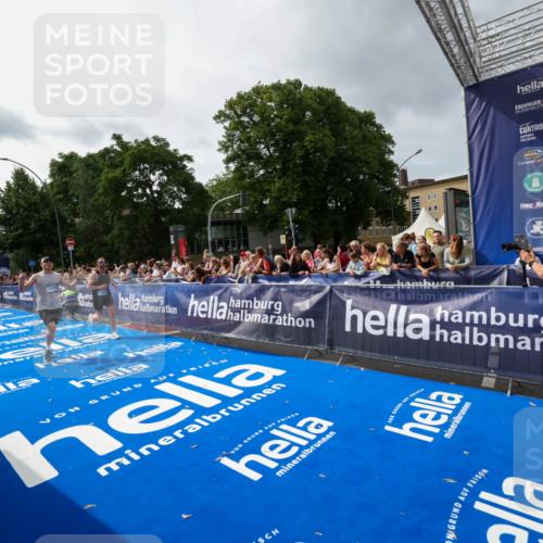 29.06.2025 - hella hamburg halbmarathon Zöllner http://msf.ph/oto/8415537 29.06.2025 10:26:34 Ziel 14728, 17040 meine-sportfotos.de