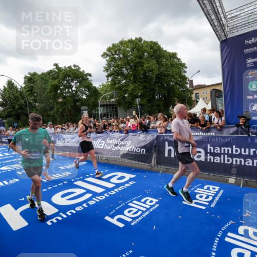 29.06.2025 - hella hamburg halbmarathon Zöllner http://msf.ph/oto/8415546 29.06.2025 10:49:17 Ziel 2013, 6158, 6389, 8112, 9348, 10053, 10184, 13450, 15523, 16369, 16414, 16731, 18842 meine-sportfotos.de