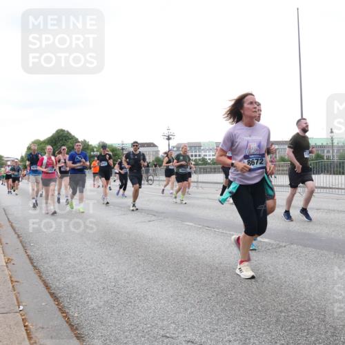 29.06.2025 - hella hamburg halbmarathon Lena Gebhardt http://msf.ph/oto/8415555 29.06.2025 10:51:35 Lombardsbrücke 4878, 16642, 8672, 16678, 1478, 1617, 1997, 2202, 2308, 2380, 2484, 2485, 2593, 2736, 2778, 3240, 3934, 3991, 4156, 4652, 4713, 4748, 4808, 4878, 4920, 5291, 5357, 5394, 5530, 5534, 5716, 5717, 6007, 6091, 6604, 6885, 6945, 6947, 6954, 6961, 7012, 7769, 7841, 7871, 7992, 8040, 8125, 8399, 8410, 8672, 9166, 9167, 9220, 9340, 9462, 9582, 9583, 9590, 9594, 9673, 9763, 10496, 10521, 10693, 10830, 11034, 11268, 11575, 11875, 12065 meine-sportfotos.de