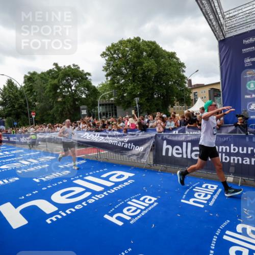 29.06.2025 - hella hamburg halbmarathon Zöllner http://msf.ph/oto/8415571 29.06.2025 10:49:19 Ziel 2013, 6158, 8112, 9348, 10053, 10189, 13450, 14526, 15523, 16369, 16731 meine-sportfotos.de