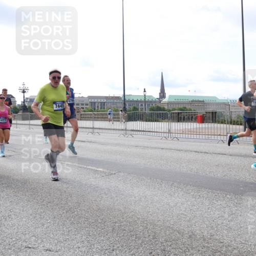 29.06.2025 - hella hamburg halbmarathon Lena Gebhardt http://msf.ph/oto/8415584 29.06.2025 10:17:34 Lombardsbrücke 18564, 7647, 024, 1477, 7445, 6786, 1015, 1083, 1137, 1204, 1274, 1298, 1356, 1458, 1477, 1622, 1749, 1795, 2094, 2259, 2305, 2548, 2860, 2908, 3138, 3210, 3292, 3464, 3466, 3802, 3803, 4194, 4218, 4852, 5002, 5023, 5290, 5390, 5611, 5733, 5929, 5930, 5995, 6126, 6128, 6254, 6336, 6352, 6520, 6522, 6786, 7011, 7258, 7291, 7410, 7413, 7445, 7566, 7647, 7844, 7945, 8144, 8210, 8253, 8309, 8351, 8433, 8558, 8895, 8983, 9152, 9259, 9400, 9798, 9848, 10174 meine-sportfotos.de