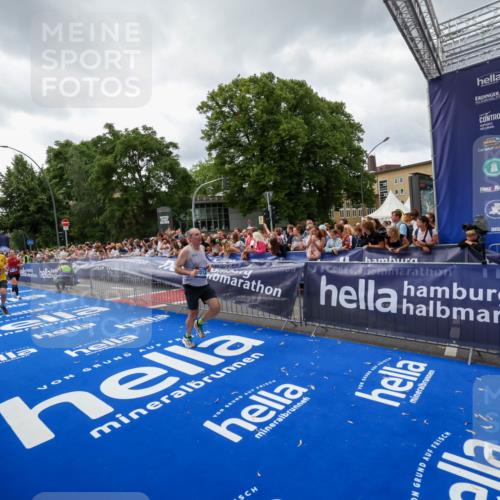 29.06.2025 - hella hamburg halbmarathon Zöllner http://msf.ph/oto/8415590 29.06.2025 10:49:19 Ziel 2013, 6158, 8112, 9348, 10053, 10189, 13450, 14526, 15523, 16369, 16731 meine-sportfotos.de