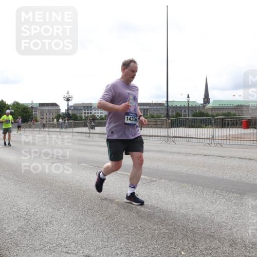 29.06.2025 - hella hamburg halbmarathon Lena Gebhardt http://msf.ph/oto/8415592 29.06.2025 10:26:18 Lombardsbrücke 6159, 14356, 1300, 1479, 3617, 4267, 4268, 4315, 4797, 4844, 5497, 6159, 6663, 6905, 7929, 8276, 8306, 8357, 8674, 8942, 10219, 11107, 11139, 11596, 11828, 11859, 12126, 12826, 12827, 12838, 12945, 12946, 13264, 14063, 14179, 14223, 14356, 14726, 14930, 15807, 17369, 17712, 18087, 19144 meine-sportfotos.de