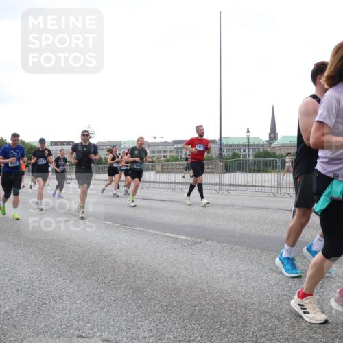 29.06.2025 - hella hamburg halbmarathon Lena Gebhardt http://msf.ph/oto/8415610 29.06.2025 10:51:36 Lombardsbrücke 487, 9583, 6091, 9582, 5394, 16642, 1478, 1617, 1997, 2202, 2308, 2380, 2484, 2485, 2593, 2736, 2778, 3240, 3991, 4156, 4652, 4713, 4748, 4808, 4878, 4920, 5291, 5357, 5394, 5530, 5534, 5716, 5717, 6007, 6091, 6604, 6885, 6945, 6947, 6954, 6961, 7012, 7769, 7841, 7871, 7992, 8040, 8125, 8399, 8410, 8672, 9166, 9167, 9220, 9340, 9462, 9582, 9583, 9590, 9594, 9673, 9763, 10496, 10521, 10693, 10830, 11034, 11268, 11575, 11875, 12065 meine-sportfotos.de