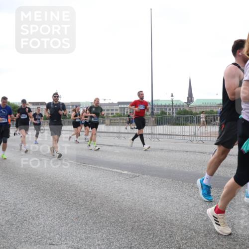 29.06.2025 - hella hamburg halbmarathon Lena Gebhardt http://msf.ph/oto/8415628 29.06.2025 10:51:36 Lombardsbrücke 487, 6091, 9582, 5394, 83, 1478, 1617, 1997, 2202, 2308, 2380, 2484, 2485, 2593, 2736, 2778, 3240, 3991, 4156, 4652, 4713, 4748, 4808, 4878, 4920, 5291, 5357, 5394, 5530, 5534, 5716, 5717, 6007, 6091, 6604, 6885, 6945, 6947, 6954, 6961, 7012, 7769, 7841, 7871, 7992, 8040, 8125, 8399, 8410, 8672, 9166, 9167, 9220, 9340, 9462, 9582, 9583, 9590, 9594, 9673, 9763, 10496, 10521, 10693, 10830, 11034, 11268, 11575, 11875, 12065 meine-sportfotos.de