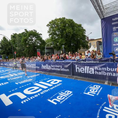 29.06.2025 - hella hamburg halbmarathon Zöllner http://msf.ph/oto/8415650 29.06.2025 10:26:43 Ziel 1577, 9565, 10848, 19076 meine-sportfotos.de
