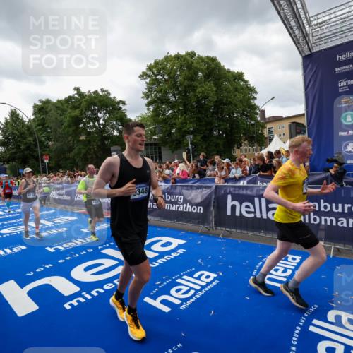 29.06.2025 - hella hamburg halbmarathon Zöllner http://msf.ph/oto/8415670 29.06.2025 10:49:24 Ziel 4183, 4185, 6158, 9348, 10053, 10189, 11819, 12670, 13450, 14526, 15422, 15784, 15894, 15966 meine-sportfotos.de