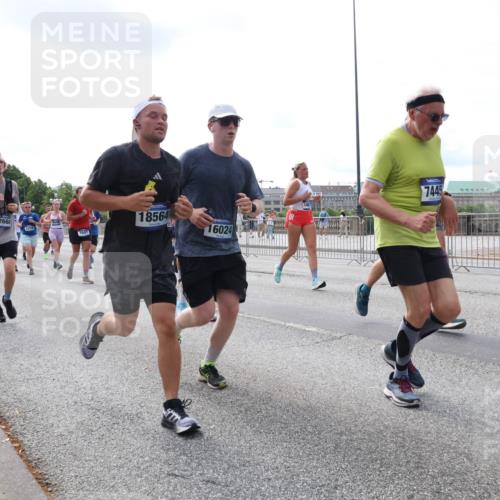 29.06.2025 - hella hamburg halbmarathon Lena Gebhardt http://msf.ph/oto/8415674 29.06.2025 10:17:35 Lombardsbrücke 14648, 12668, 18564, 7647, 6024, 7445, 1015, 1083, 1204, 1274, 1298, 1356, 1458, 1477, 1622, 1749, 1795, 2094, 2259, 2305, 2548, 2860, 2908, 3138, 3210, 3292, 3464, 3466, 3802, 3803, 4194, 4218, 4852, 5002, 5023, 5290, 5390, 5611, 5733, 5929, 5930, 5995, 6126, 6128, 6254, 6336, 6352, 6520, 6522, 6786, 7011, 7258, 7291, 7410, 7413, 7445, 7566, 7647, 7844, 7945, 8144, 8210, 8253, 8309, 8351, 8433, 8558, 8895, 8983, 9152, 9259, 9400, 9798, 9848, 10174 meine-sportfotos.de