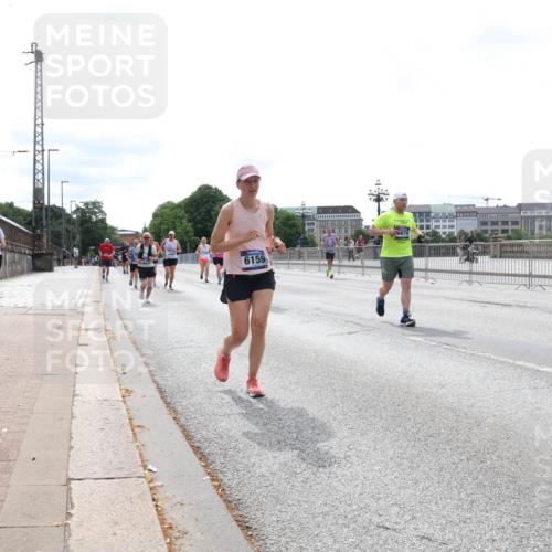 29.06.2025 - hella hamburg halbmarathon Lena Gebhardt http://msf.ph/oto/8415683 29.06.2025 10:26:21 Lombardsbrücke 6159, 6674, 1300, 3617, 4267, 4268, 4315, 4844, 5497, 6159, 6905, 7929, 8079, 8276, 8306, 8357, 8674, 8942, 10219, 11107, 11139, 11828, 11859, 12126, 12826, 12827, 12838, 12945, 12946, 13264, 14063, 14179, 14356, 14726, 14930, 15807, 17369, 17712, 18087, 19144 meine-sportfotos.de