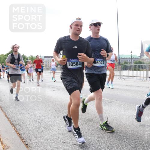 29.06.2025 - hella hamburg halbmarathon Lena Gebhardt http://msf.ph/oto/8415691 29.06.2025 10:17:35 Lombardsbrücke 668, 14648, 2259, 7647, 18564, 6024, 14877, 744, 1015, 1083, 1204, 1274, 1298, 1356, 1458, 1477, 1622, 1749, 1795, 2094, 2259, 2305, 2548, 2860, 2908, 3138, 3210, 3292, 3464, 3466, 3802, 3803, 4194, 4218, 4852, 5002, 5023, 5290, 5390, 5611, 5733, 5929, 5930, 5995, 6126, 6128, 6254, 6336, 6352, 6520, 6522, 6786, 7011, 7258, 7291, 7410, 7413, 7445, 7566, 7647, 7844, 7945, 8144, 8210, 8253, 8309, 8351, 8433, 8558, 8895, 8983, 9152, 9259, 9400, 9798, 9848, 10174 meine-sportfotos.de