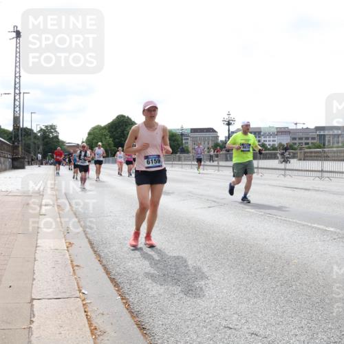 29.06.2025 - hella hamburg halbmarathon Lena Gebhardt http://msf.ph/oto/8415702 29.06.2025 10:26:21 Lombardsbrücke 6159, 8674, 1300, 3617, 4267, 4268, 4315, 4844, 5497, 6159, 6905, 7929, 8079, 8276, 8306, 8357, 8674, 8942, 10219, 11107, 11139, 11828, 11859, 12126, 12826, 12827, 12838, 12945, 12946, 13264, 14063, 14179, 14356, 14726, 14930, 15807, 17369, 17712, 18087, 19144 meine-sportfotos.de