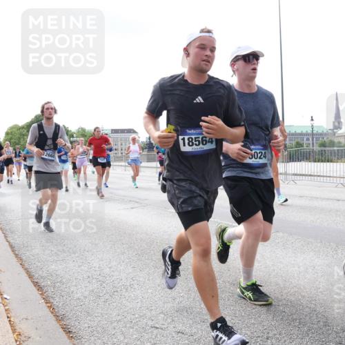 29.06.2025 - hella hamburg halbmarathon Lena Gebhardt http://msf.ph/oto/8415704 29.06.2025 10:17:36 Lombardsbrücke 12668, 225, 7647, 18564, 5024, 1015, 1083, 1204, 1274, 1356, 1458, 1477, 1622, 1749, 1795, 2094, 2259, 2305, 2548, 2860, 2908, 3138, 3292, 3464, 3466, 3802, 3803, 4194, 4218, 4852, 5002, 5023, 5290, 5390, 5611, 5733, 5929, 5930, 5995, 6126, 6128, 6254, 6336, 6352, 6520, 6522, 6786, 7011, 7258, 7291, 7410, 7413, 7445, 7566, 7647, 7844, 7945, 8144, 8210, 8253, 8309, 8351, 8433, 8558, 8799, 8895, 9152, 9259, 9400, 9798, 9848, 10174 meine-sportfotos.de