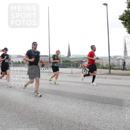 29.06.2025 - hella hamburg halbmarathon Lena Gebhardt http://msf.ph/oto/8415710 29.06.2025 10:51:37 Lombardsbrücke 9582, 9583, 6091, 16642, 1478, 1617, 1997, 2202, 2308, 2380, 2484, 2485, 2593, 2736, 2778, 3240, 3991, 4156, 4652, 4713, 4748, 4808, 4878, 4920, 5291, 5357, 5394, 5530, 5534, 5716, 5717, 6007, 6091, 6604, 6885, 6945, 6947, 6954, 6961, 7012, 7769, 7841, 7871, 7992, 8040, 8125, 8399, 8410, 8672, 9166, 9167, 9220, 9340, 9462, 9582, 9583, 9590, 9594, 9673, 9763, 10496, 10521, 10693, 10830, 11034, 11268, 11575, 11875, 12065 meine-sportfotos.de