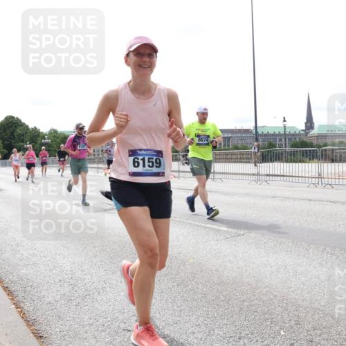 29.06.2025 - hella hamburg halbmarathon Lena Gebhardt http://msf.ph/oto/8415740 29.06.2025 10:26:22 Lombardsbrücke 8357, 6159, 8674, 1300, 2643, 3617, 4267, 4268, 4315, 4844, 5497, 6159, 6905, 7929, 8079, 8276, 8306, 8357, 8674, 8942, 10219, 11107, 11139, 11270, 11828, 11859, 12126, 12826, 12827, 12945, 12946, 13264, 14063, 14179, 14356, 14726, 14930, 15807, 17369, 17712, 18087, 19144 meine-sportfotos.de