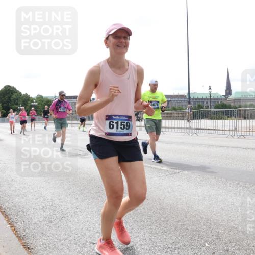 29.06.2025 - hella hamburg halbmarathon Lena Gebhardt http://msf.ph/oto/8415756 29.06.2025 10:26:22 Lombardsbrücke 8357, 6159, 8674, 1300, 2643, 3617, 4267, 4268, 4315, 4844, 5497, 6159, 6905, 7929, 8079, 8276, 8306, 8357, 8674, 8942, 10219, 11107, 11139, 11270, 11828, 11859, 12126, 12826, 12827, 12945, 12946, 13264, 14063, 14179, 14356, 14726, 14930, 15807, 17369, 17712, 18087, 19144 meine-sportfotos.de