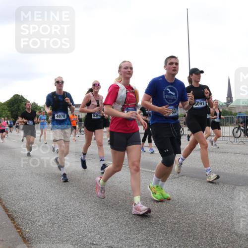 29.06.2025 - hella hamburg halbmarathon Lena Gebhardt http://msf.ph/oto/8415766 29.06.2025 10:51:38 Lombardsbrücke 4878, 5394, 191, 6091, 11575, 1478, 1617, 1997, 2202, 2308, 2380, 2484, 2485, 2593, 2736, 2778, 3240, 3991, 4156, 4652, 4713, 4748, 4808, 4878, 4920, 5291, 5357, 5394, 5534, 5716, 5717, 6007, 6091, 6604, 6885, 6945, 6947, 6954, 6961, 7012, 7769, 7841, 7871, 7992, 8040, 8125, 8399, 8410, 8672, 9166, 9167, 9220, 9340, 9462, 9582, 9583, 9590, 9594, 9673, 9763, 10496, 10521, 10693, 10830, 11034, 11101, 11268, 11575, 11875, 12065 meine-sportfotos.de