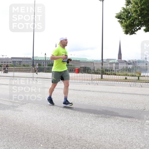 29.06.2025 - hella hamburg halbmarathon Lena Gebhardt http://msf.ph/oto/8415776 29.06.2025 10:26:23 Lombardsbrücke 8357, 1300, 2643, 3617, 4267, 4268, 4315, 4844, 5497, 6159, 6905, 7929, 8079, 8276, 8306, 8357, 8674, 8942, 11107, 11139, 11270, 11828, 11859, 12126, 12826, 12827, 12945, 12946, 13264, 14063, 14179, 14356, 14726, 14930, 15807, 17675, 17712, 18087, 19144 meine-sportfotos.de
