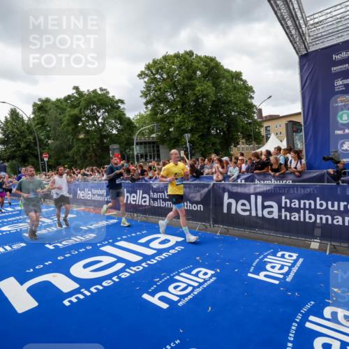 29.06.2025 - hella hamburg halbmarathon Zöllner http://msf.ph/oto/8415792 29.06.2025 10:49:30 Ziel 1342, 1476, 2878, 8437, 8689, 8813, 11339, 11779, 12094, 12670, 13269, 14838, 15784, 15894, 15966, 16891, 18476, 18887, 18960 meine-sportfotos.de