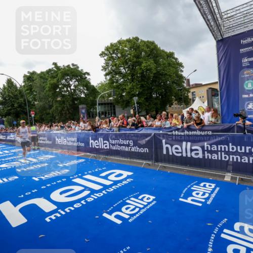 29.06.2025 - hella hamburg halbmarathon Zöllner http://msf.ph/oto/8415801 29.06.2025 10:26:56 Ziel 5344, 9079, 12992, 15023 meine-sportfotos.de