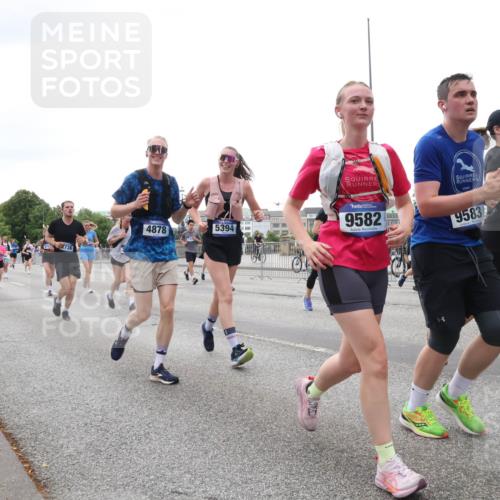 29.06.2025 - hella hamburg halbmarathon Lena Gebhardt http://msf.ph/oto/8415807 29.06.2025 10:51:39 Lombardsbrücke 4878, 13769, 5394, 9582, 9583, 1617, 1997, 2202, 2308, 2380, 2484, 2485, 2593, 2736, 2778, 3240, 3991, 4156, 4652, 4713, 4748, 4808, 4878, 4920, 5291, 5357, 5394, 5534, 5716, 5717, 6007, 6091, 6604, 6885, 6945, 6947, 6954, 6961, 7682, 7769, 7841, 7871, 7992, 8040, 8125, 8399, 8410, 8672, 9166, 9167, 9220, 9340, 9462, 9582, 9583, 9590, 9594, 9673, 9763, 10496, 10521, 10533, 10693, 10830, 11034, 11101, 11268, 11575, 11875, 12065 meine-sportfotos.de