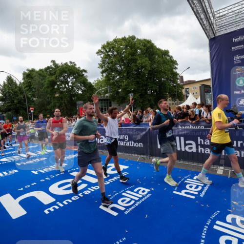 29.06.2025 - hella hamburg halbmarathon Zöllner http://msf.ph/oto/8415812 29.06.2025 10:49:32 Ziel 1342, 1476, 2592, 2596, 2878, 8437, 8689, 8813, 11339, 11340, 11779, 12094, 12670, 13233, 13269, 14838, 15784, 15857, 15894, 15966, 16114, 16592, 16891, 18476, 18887, 18960 meine-sportfotos.de