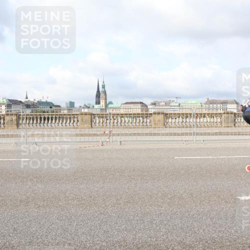 29.06.2025 - hella hamburg halbmarathon Lena Gebhardt http://msf.ph/oto/8415822 29.06.2025 08:56:34 Lombardsbrücke 54 meine-sportfotos.de