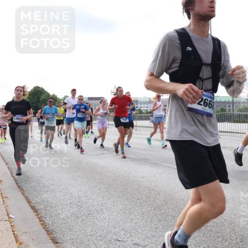 29.06.2025 - hella hamburg halbmarathon Lena Gebhardt http://msf.ph/oto/8415858 29.06.2025 10:17:37 Lombardsbrücke 1466, 14307, 2259, 106, 7647, 2668, 10620, 1015, 1083, 1204, 1274, 1356, 1458, 1477, 1622, 1749, 1795, 2094, 2259, 2305, 2548, 2860, 3138, 3292, 3464, 3466, 3802, 3803, 4194, 4218, 4852, 5002, 5004, 5023, 5290, 5390, 5611, 5733, 5930, 6126, 6128, 6254, 6336, 6352, 6520, 6522, 6786, 7011, 7258, 7291, 7410, 7413, 7445, 7566, 7647, 7844, 7945, 8144, 8210, 8253, 8309, 8351, 8433, 8558, 8799, 8895, 9152, 9259, 9400, 9798, 9848, 9964, 10174 meine-sportfotos.de