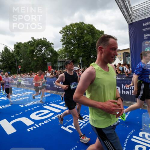29.06.2025 - hella hamburg halbmarathon Zöllner http://msf.ph/oto/8415861 29.06.2025 10:49:34 Ziel 1342, 1476, 2516, 2592, 2596, 2878, 2889, 5705, 8437, 8689, 8813, 9038, 9649, 11339, 11340, 11679, 11779, 12094, 13233, 13269, 14562, 14838, 15392, 15857, 16114, 16592, 16738, 16891, 17001, 18476, 18887, 18960 meine-sportfotos.de