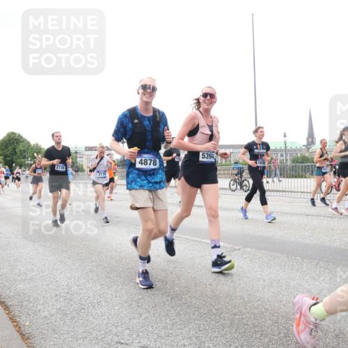 29.06.2025 - hella hamburg halbmarathon Lena Gebhardt http://msf.ph/oto/8415864 29.06.2025 10:51:39 Lombardsbrücke 5394, 4878, 2736, 2778, 13769, 19106, 1617, 1997, 2202, 2308, 2380, 2484, 2485, 2593, 2736, 2778, 3240, 3991, 4156, 4652, 4713, 4748, 4808, 4878, 4920, 5291, 5357, 5394, 5534, 5716, 5717, 6007, 6091, 6604, 6885, 6945, 6947, 6954, 6961, 7682, 7769, 7841, 7871, 7992, 8040, 8125, 8399, 8410, 8672, 9166, 9167, 9220, 9340, 9462, 9582, 9583, 9590, 9594, 9673, 9763, 10496, 10521, 10533, 10693, 10830, 11034, 11101, 11268, 11575, 11875, 12065 meine-sportfotos.de