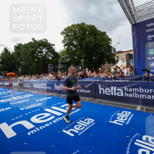 29.06.2025 - hella hamburg halbmarathon Zöllner http://msf.ph/oto/8415874 29.06.2025 10:27:03 Ziel 9079, 12641, 12992, 13780, 13956, 14828, 15023, 15671, 19050 meine-sportfotos.de
